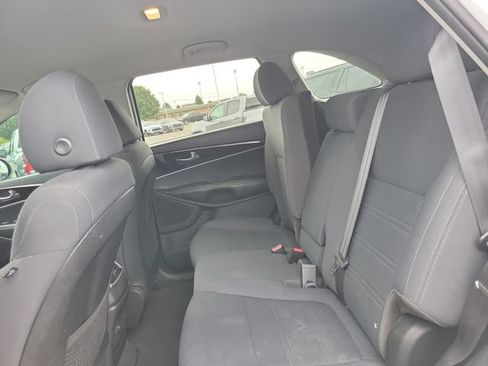 Used 2020 Kia Sorento LX AWD/4WD image 30