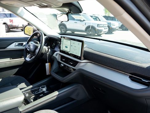 New 2026 Ford Explorer Active RWD image 22