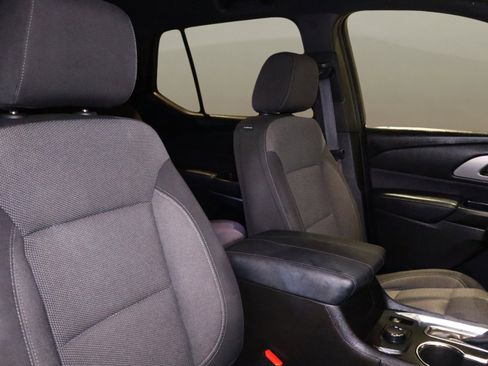 Used 2023 Chevrolet Traverse LT image 21
