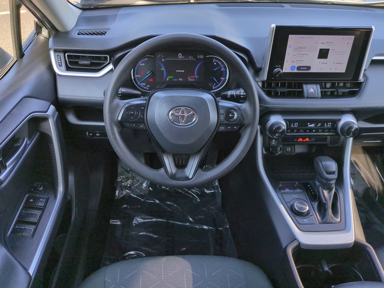 Used 2025 Toyota RAV4 XLE AWD/4WD image 16