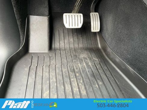 Used 2022 Tesla Model Y Performance image 28