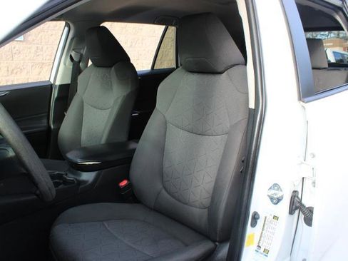 Used 2021 Toyota RAV4 XLE AWD/4WD image 12