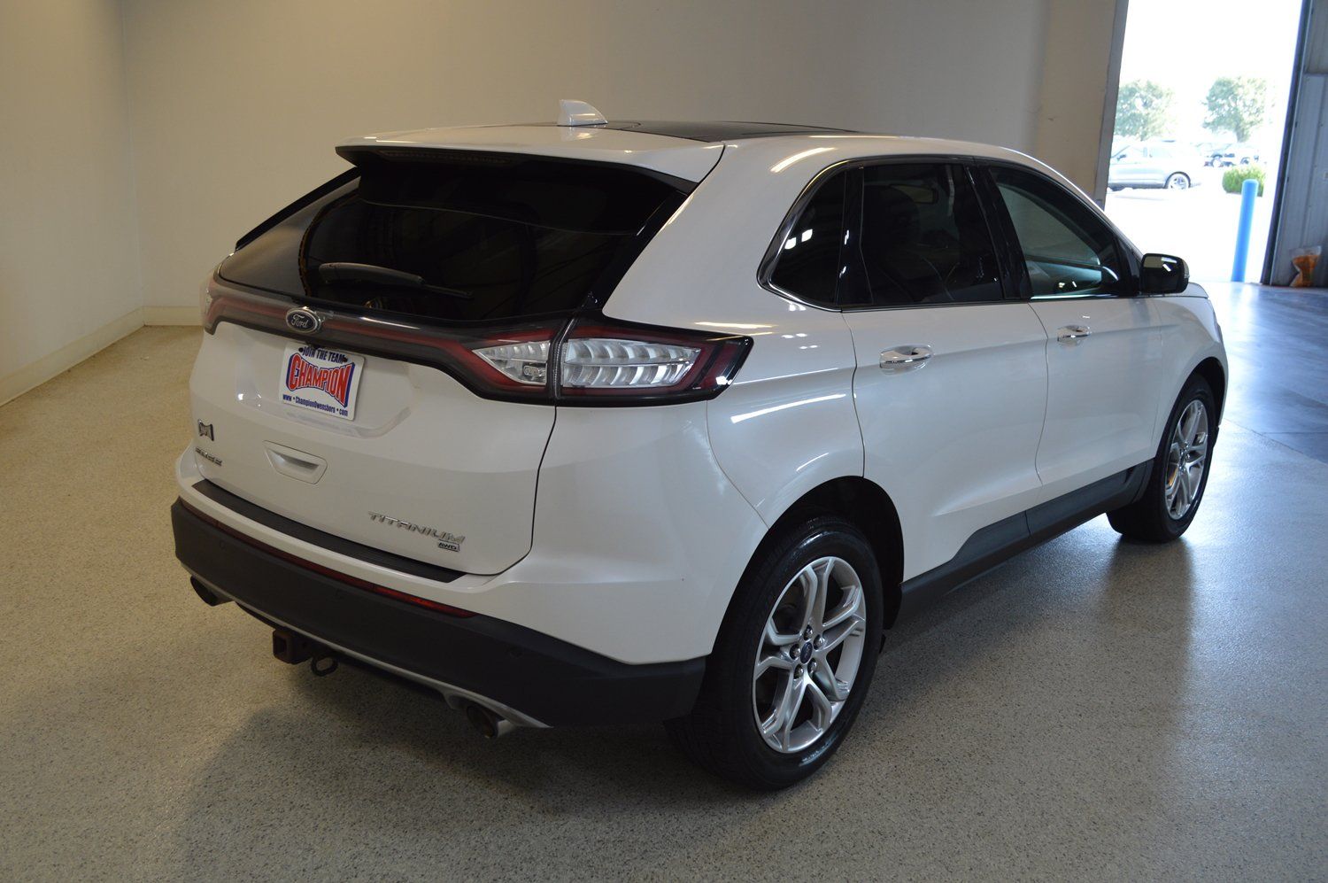 Used 2017 Ford Edge Titanium w/ Equipment Group 301A AWD/4WD image 3