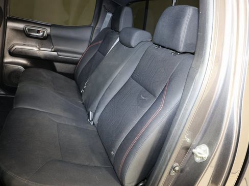 Used 2019 Toyota Tacoma TRD Off-Road image 10