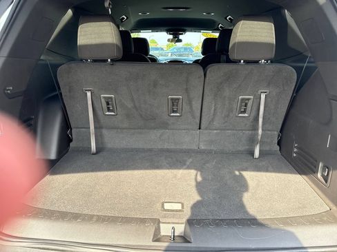 Used 2022 Chevrolet Traverse LT FWD image 31