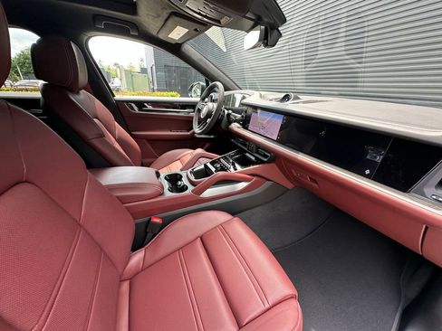 New 2026 Porsche Cayenne GTS AWD/4WD image 40