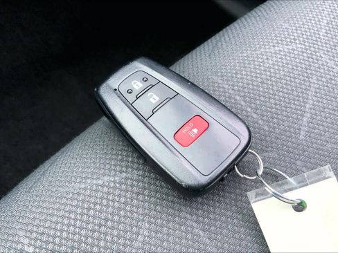 Used 2025 Toyota RAV4 XLE image 14