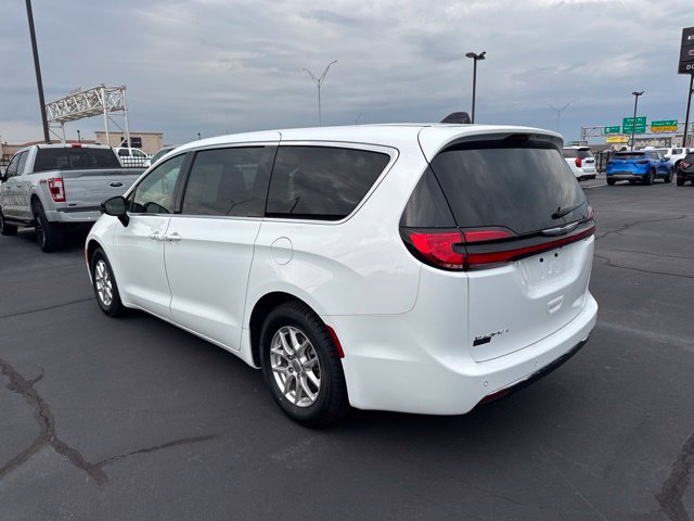 Used 2025 Chrysler Pacifica Select FWD image 7