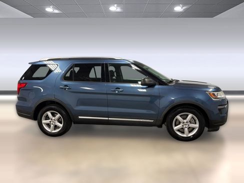 Used 2018 Ford Explorer XLT FWD image 7