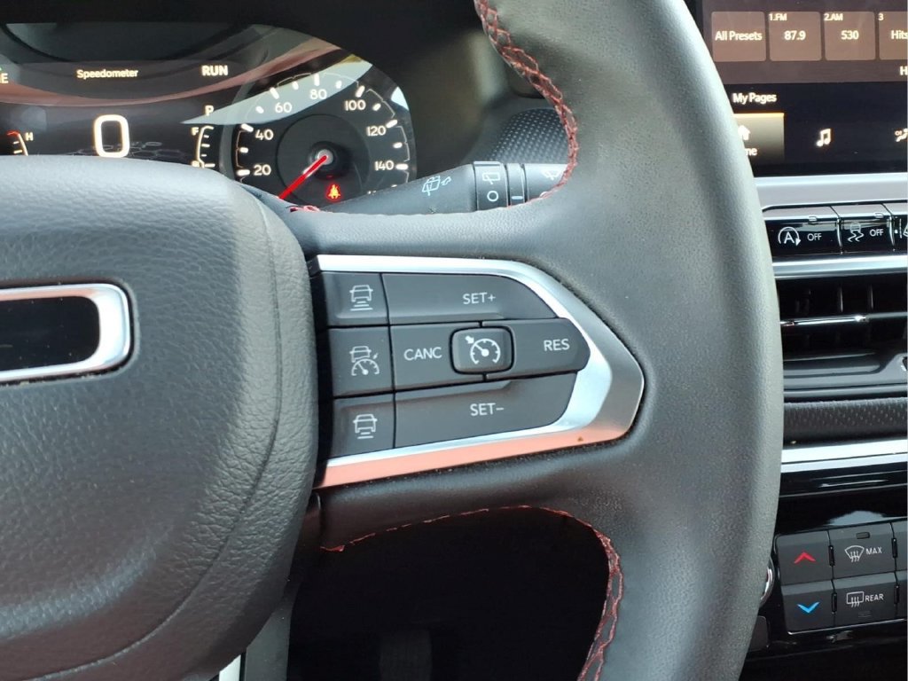 Used 2025 Jeep Compass Trailhawk AWD/4WD image 13