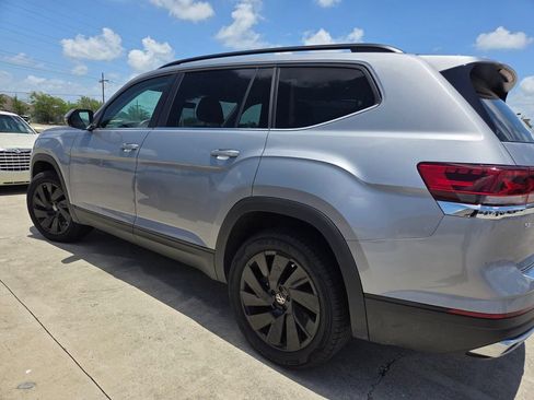 Used 2026 Volkswagen Atlas SE w/ Panoramic Sunroof Package FWD image 5
