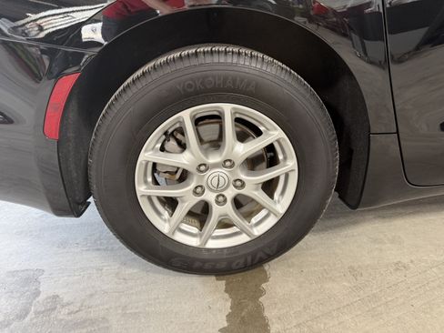 Used 2026 Chrysler Pacifica Select FWD image 7