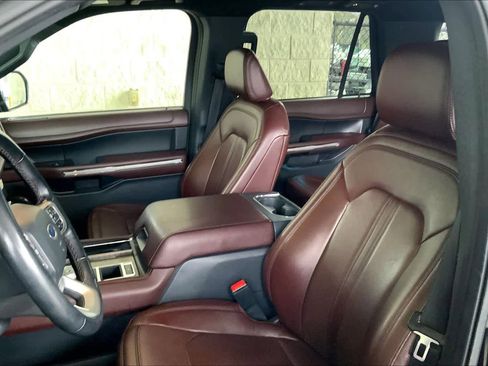 Certified 2023 Ford Expedition Limited image 8