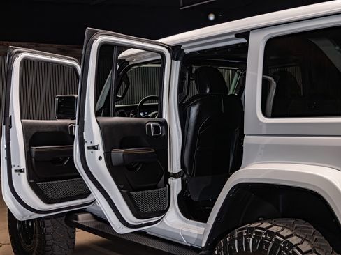 Used 2022 Jeep Wrangler Unlimited Sahara AWD/4WD image 25