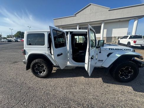 Used 2021 Jeep Wrangler Unlimited Rubicon 4xe w/ Steel Bumper Group AWD/4WD image 8