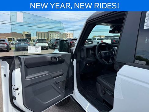 New 2025 Ford Bronco Badlands image 13