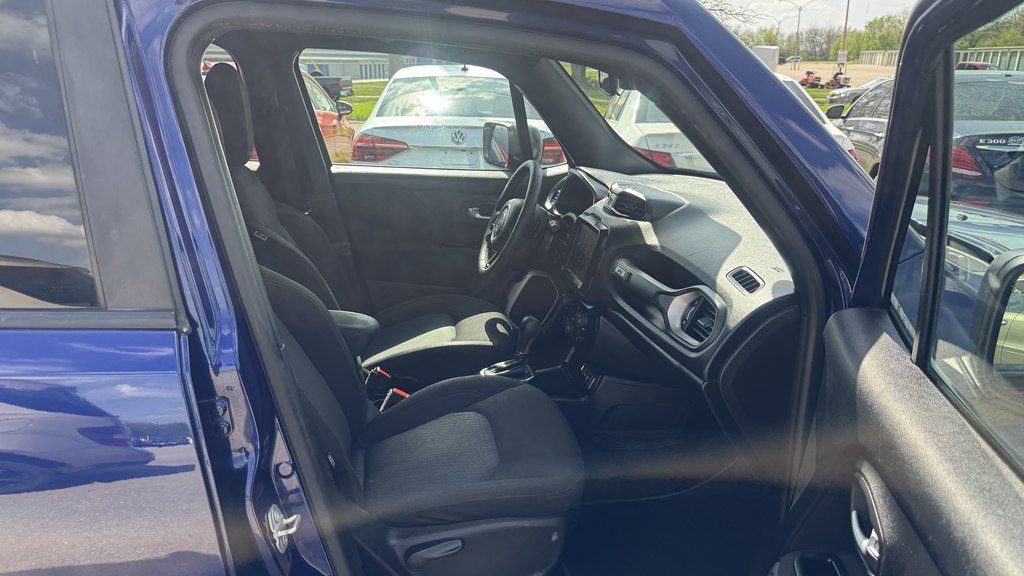 Used 2021 Jeep Renegade Latitude FWD image 27