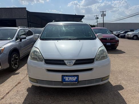 Used 2004 Toyota Sienna XLE w/ XLE Pkg 10 FWD image 2