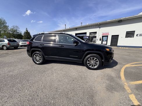 Used 2019 Jeep Cherokee Latitude Plus w/ Cold Weather Group AWD/4WD image 21