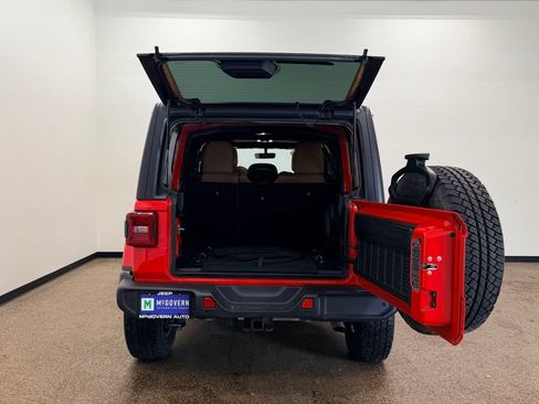 Used 2021 Jeep Wrangler Unlimited Sahara w/ Uconnect 4C Nav & Sound Group AWD/4WD image 5