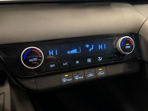 Used 2023 Hyundai Elantra SEL image 14