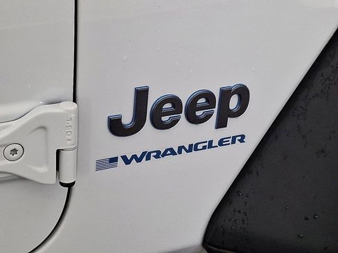 Used 2024 Jeep Wrangler Rubicon image 23