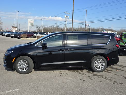 New 2026 Chrysler Pacifica Select image 21