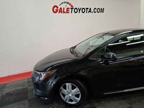 Used 2021 Toyota Corolla LE image 4