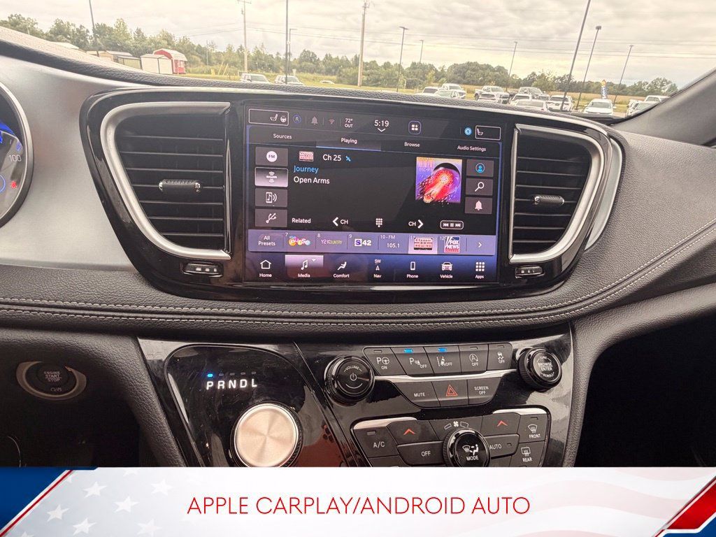 Used 2025 Chrysler Pacifica Limited AWD/4WD image 14