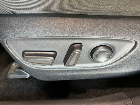 Used 2025 Toyota RAV4 XLE AWD/4WD image 19
