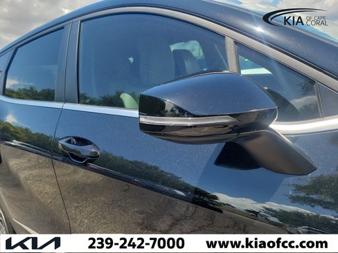 Certified 2025 Kia Sportage EX FWD image 8