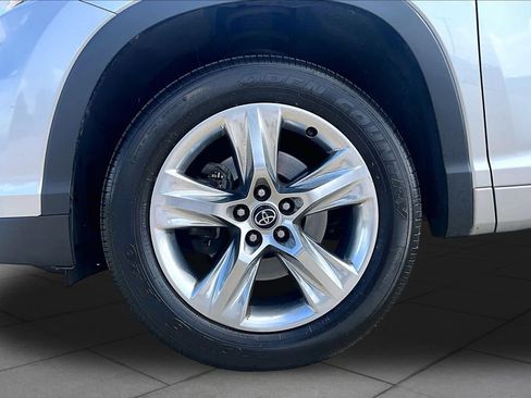 Used 2016 Toyota Highlander Limited FWD image 11