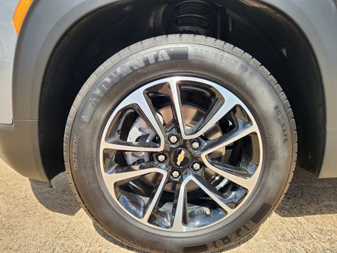 Certified 2025 Chevrolet TrailBlazer LT AWD/4WD image 11