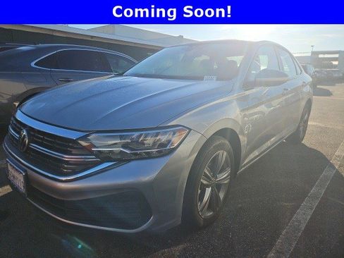 Used 2022 Volkswagen Jetta SE image 1