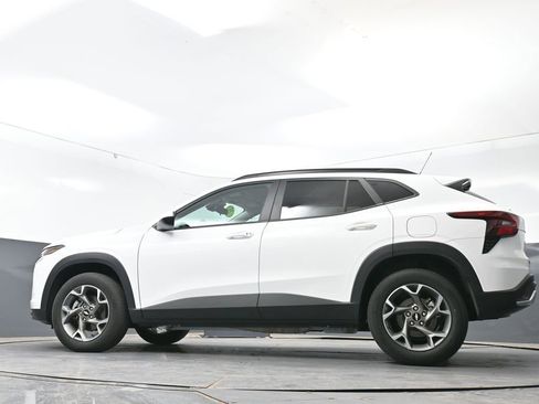 Used 2025 Chevrolet Trax LT FWD image 55