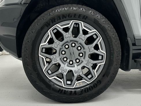 Used 2025 GMC Hummer EV 3X AWD/4WD image 9