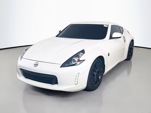 Used 2020 Nissan 370Z Coupe RWD image 4