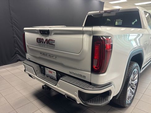 Used 2022 GMC Sierra 1500 Denali w/ Denali Reserve Package image 4