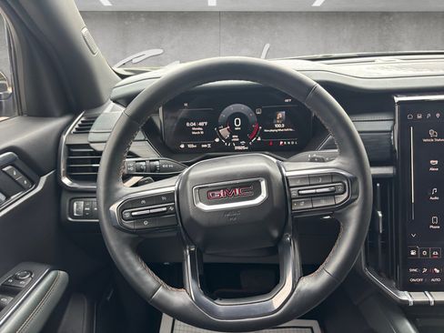 Used 2025 GMC Acadia AT4 w/ Luxury Package image 25