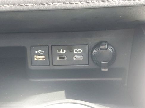 Used 2023 Toyota Highlander LE image 32