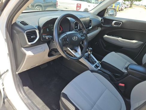 Used 2025 Hyundai Venue SEL FWD image 13