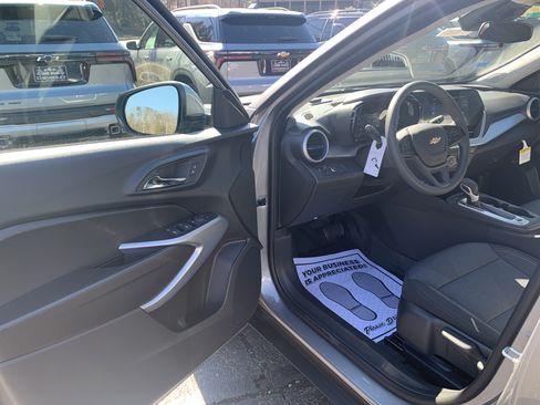 New 2026 Chevrolet Trax LS w/ LS Convenience Package FWD image 6
