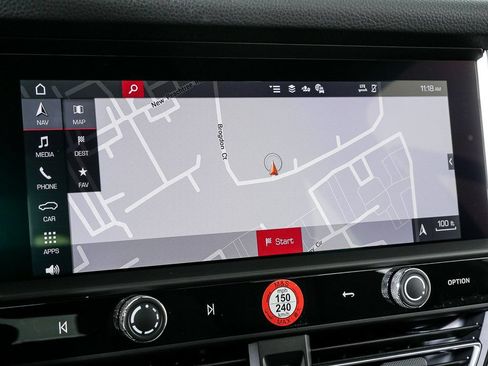 Certified 2026 Porsche Macan AWD/4WD image 15