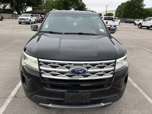 Used 2018 Ford Explorer XLT w/ Equipment Group 202A image 2