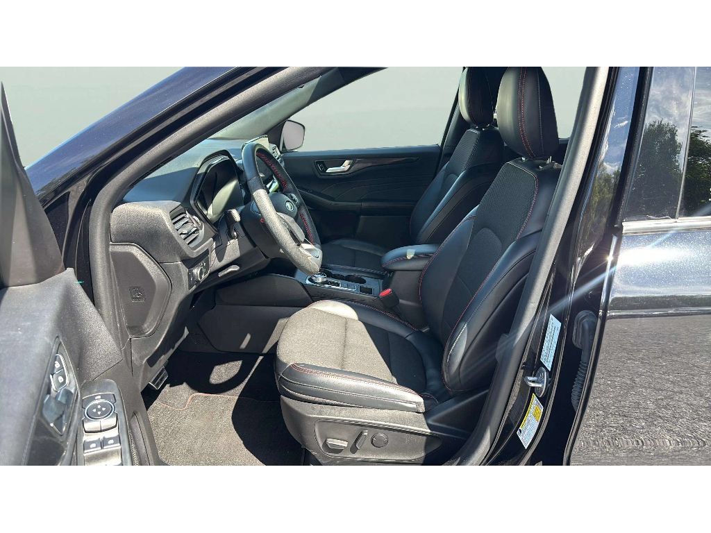 Used 2023 Ford Escape ST-Line w/ Tech Pack #1 AWD/4WD image 10