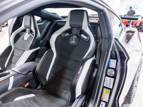 Used 2022 Ford Mustang Shelby GT500 w/ Carbon Fiber Track Pack RWD image 38