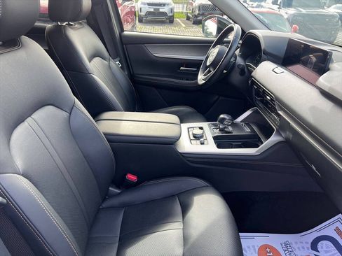 Used 2025 MAZDA CX-70 3.3 Turbo w/ Preferred Package AWD/4WD image 8