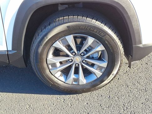 Used 2025 Chevrolet Equinox LT image 9