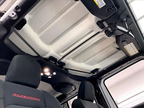 Used 2021 Jeep Gladiator Rubicon w/ Cold Weather Group image 23