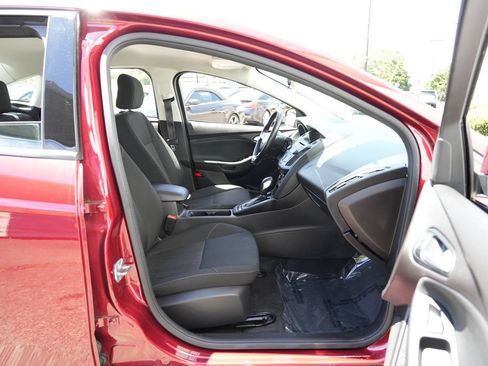 Used 2017 Ford Focus SE FWD image 31